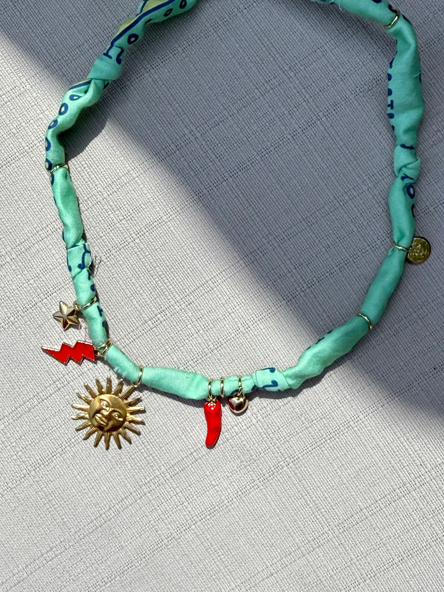 LE COLLIER VERT D'EAU - SOLEIL